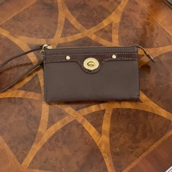 Coach Brown Wristlet Clutch Purse Wallet Authentic Like New - Picture 2 of 11